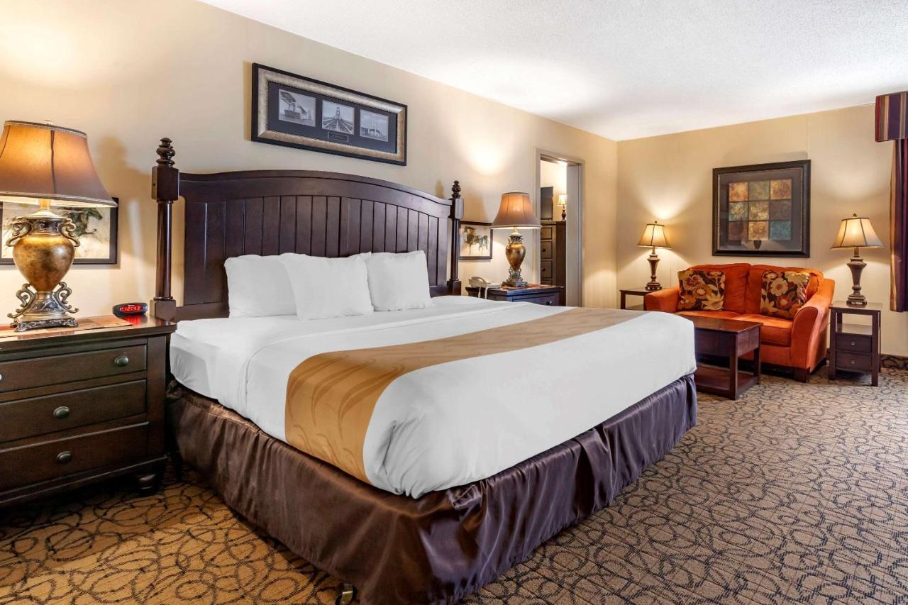 Quality Inn & Suites Escanaba North Exterior photo