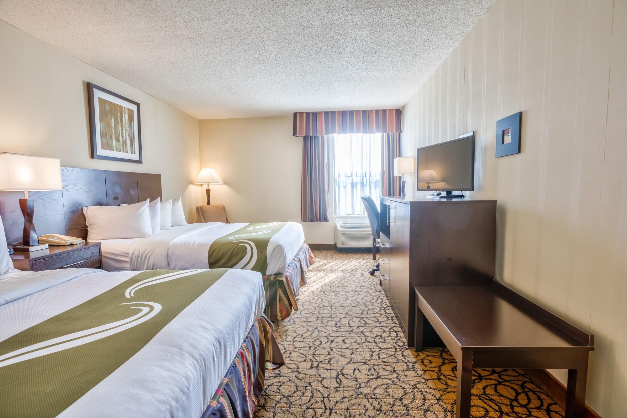 Quality Inn & Suites Escanaba North Exterior photo
