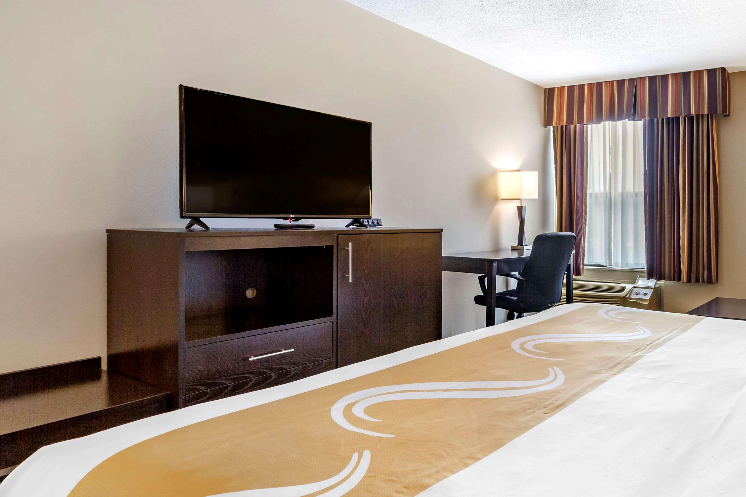 Quality Inn & Suites Escanaba North Exterior photo