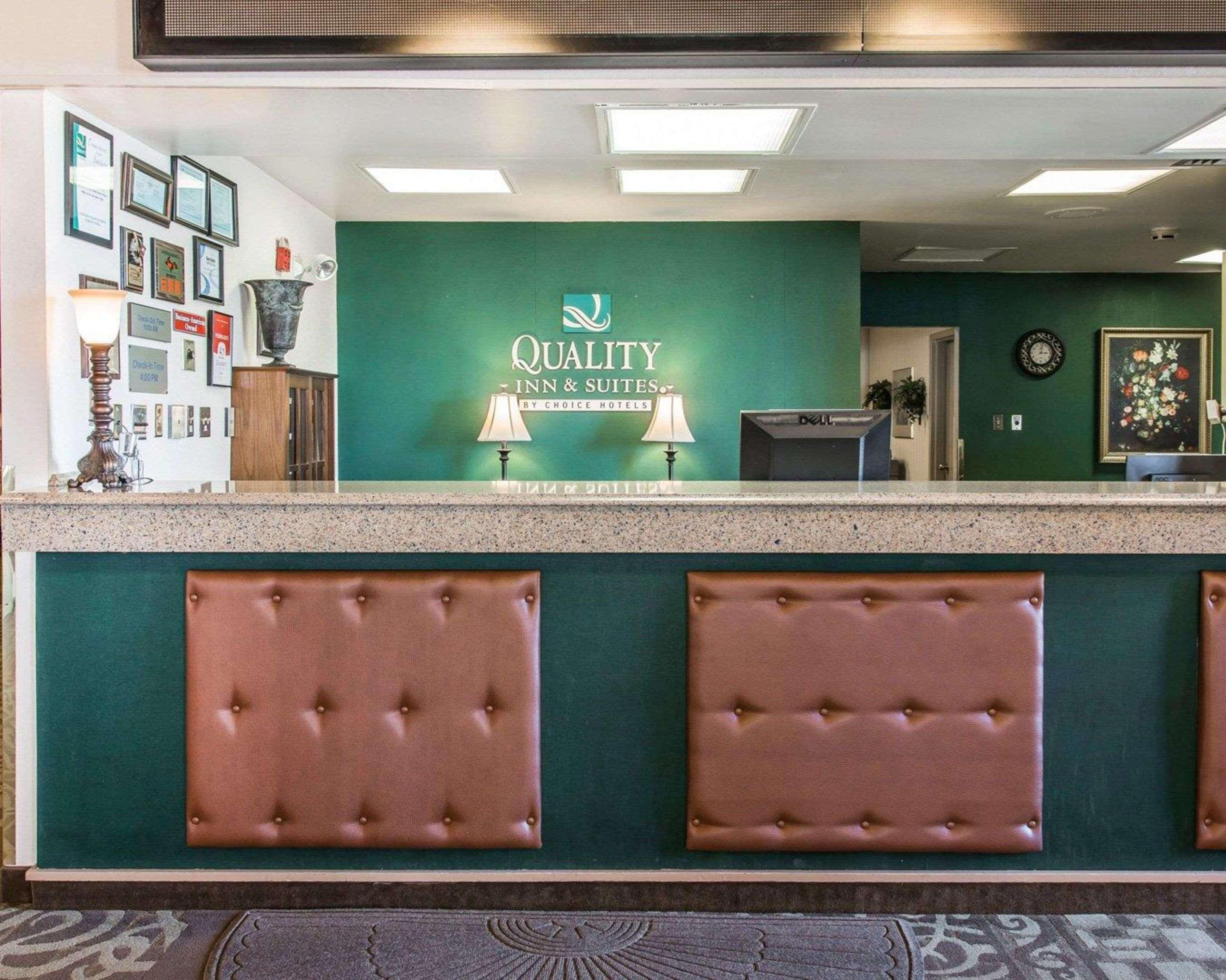 Quality Inn & Suites Escanaba North Exterior photo