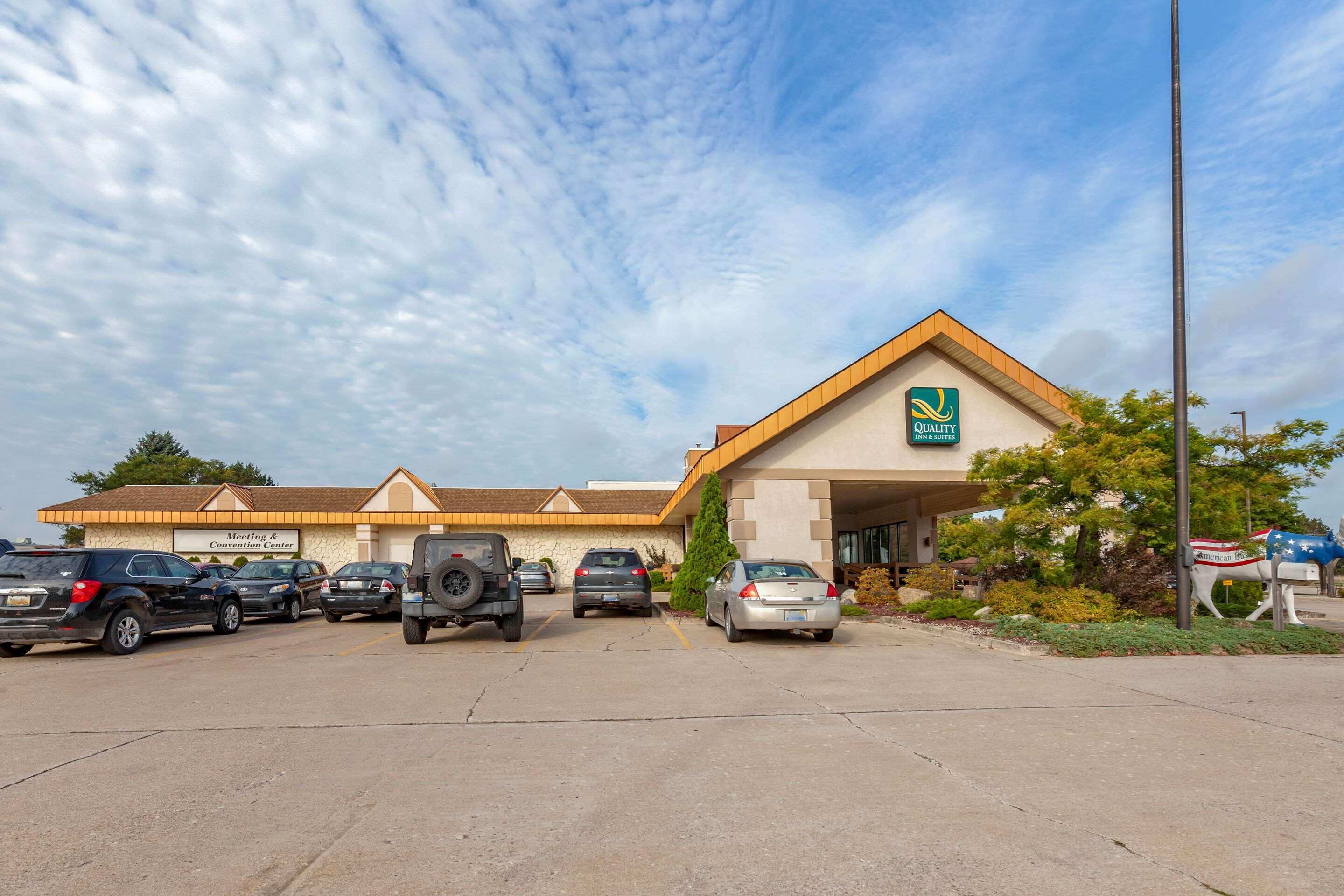 Quality Inn & Suites Escanaba North Exterior photo